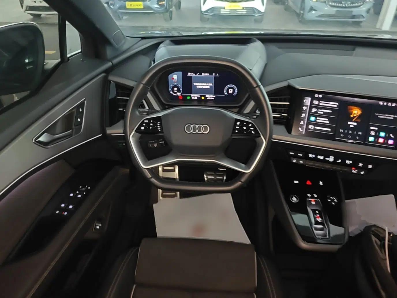 Audi Q5 e-tron 2022 40 e-tron Starry Edition Luxury Package — миниатюра 13