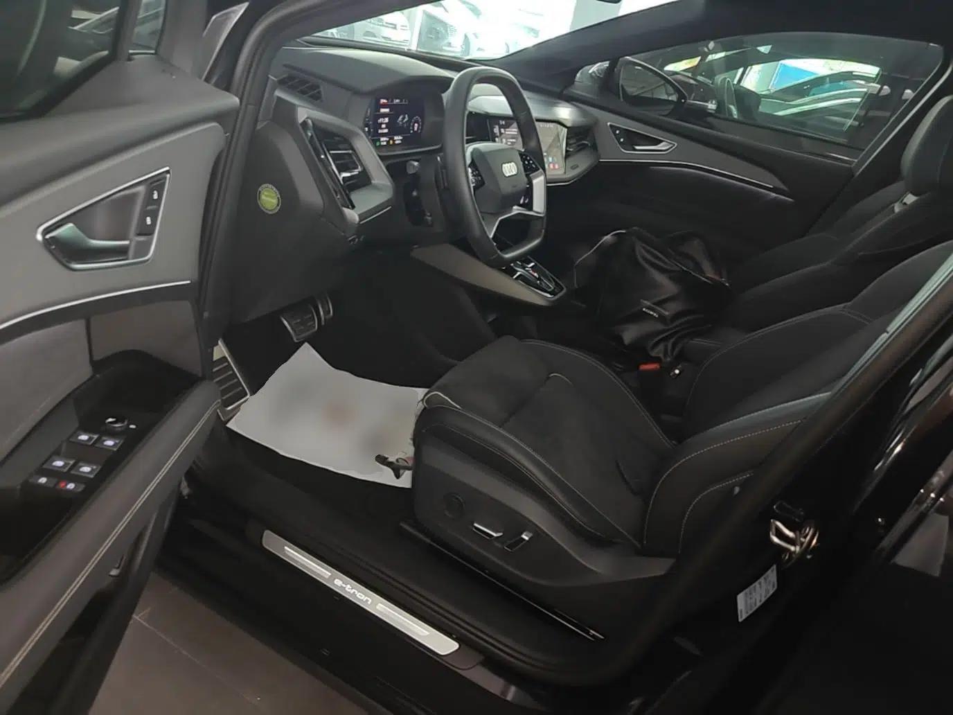 Audi Q5 e-tron 2022 40 e-tron Starry Edition Luxury Package — миниатюра 17