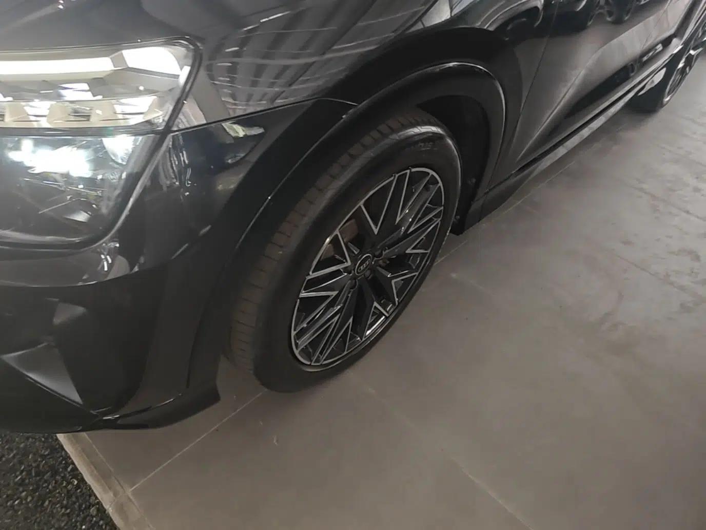 Audi Q5 e-tron 2022 40 e-tron Starry Edition Luxury Package — миниатюра 10