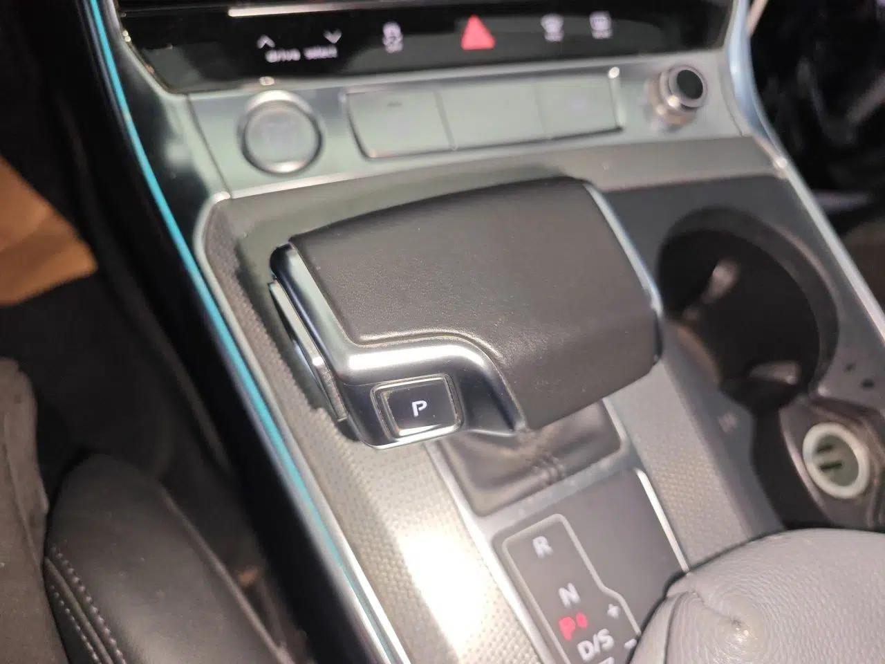 Audi A6 2020 allroad quattro Explorer 55 TFSI Prestige Off-Road Model — миниатюра 14