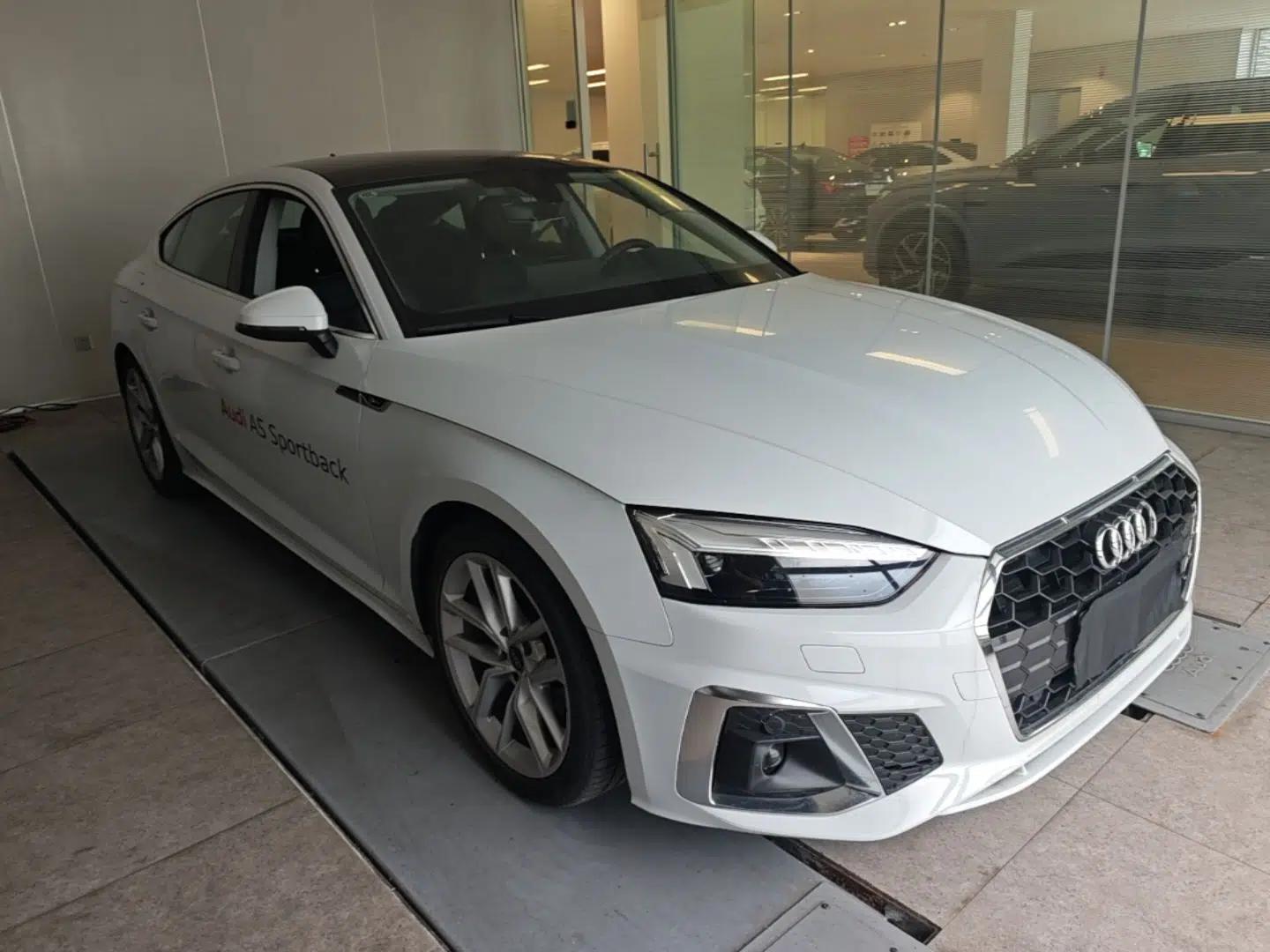 Audi A5 2024 Sportback 40 TFSI Fashionable and Dynamic Model — миниатюра 3