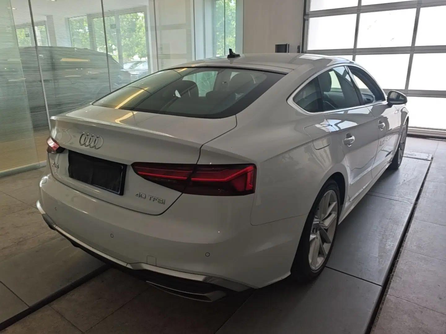 Audi A5 2024 Sportback 40 TFSI Fashionable and Dynamic Model — миниатюра 6