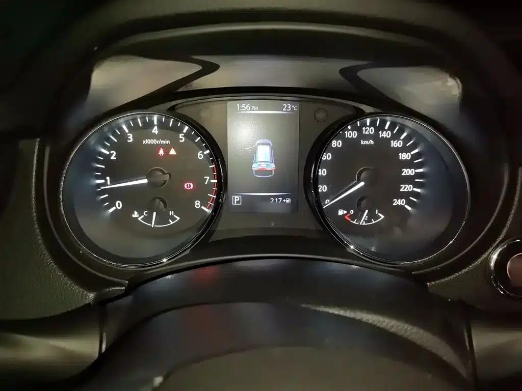 Nissan X-Trail 2017 2.0L CVT Comfort Edition 2WD — миниатюра 4