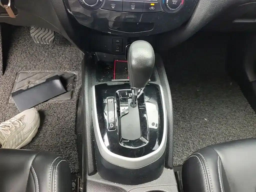 Nissan Qashqai 2016 2.0L CVT Elite Edition — миниатюра 14