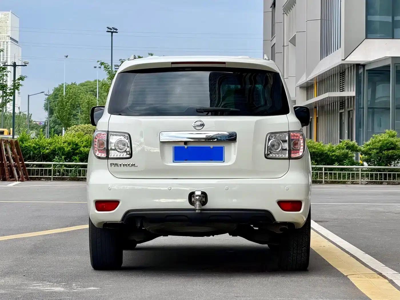 Nissan Patrol 2018 4.0L Leader Edition — миниатюра 5