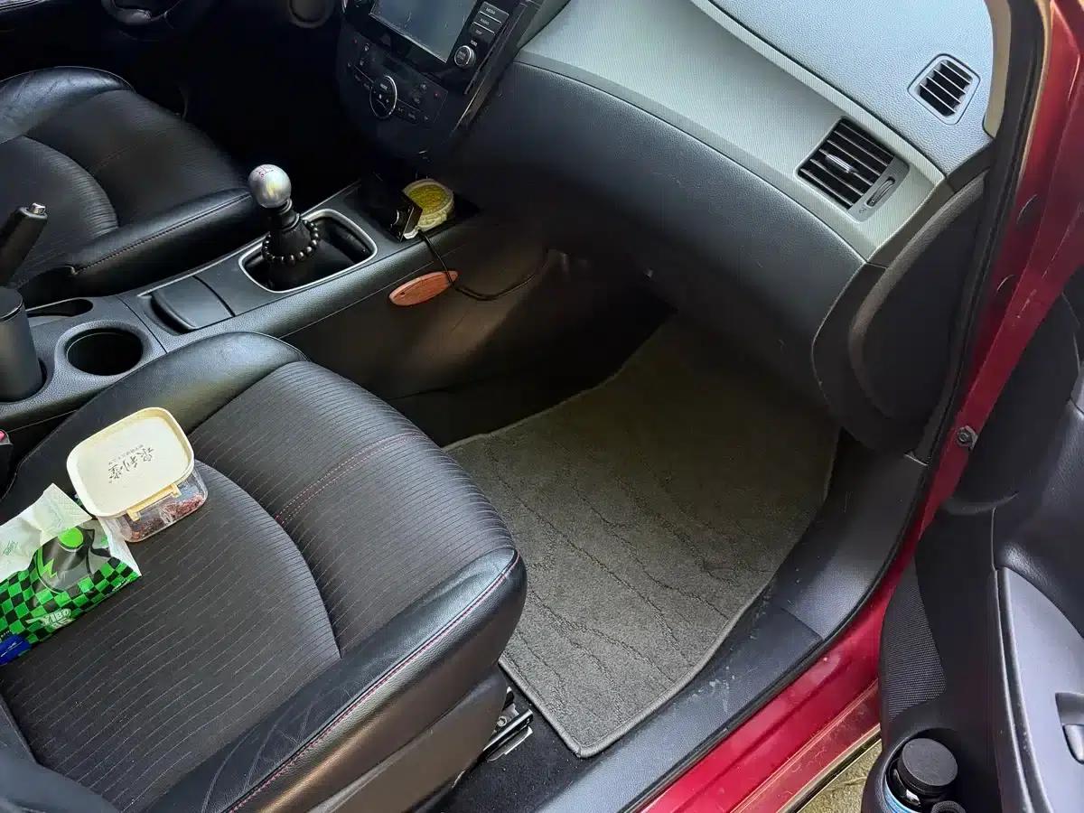 2011 Tiida 1.6T M-CVT Sport Edition — миниатюра 12
