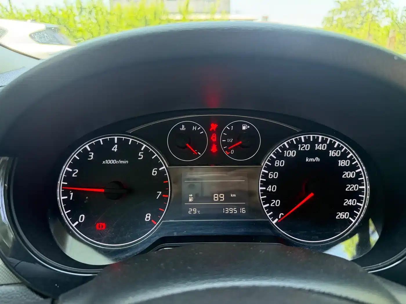 2011 Tiida 1.6T M-CVT Sport Edition — миниатюра 18