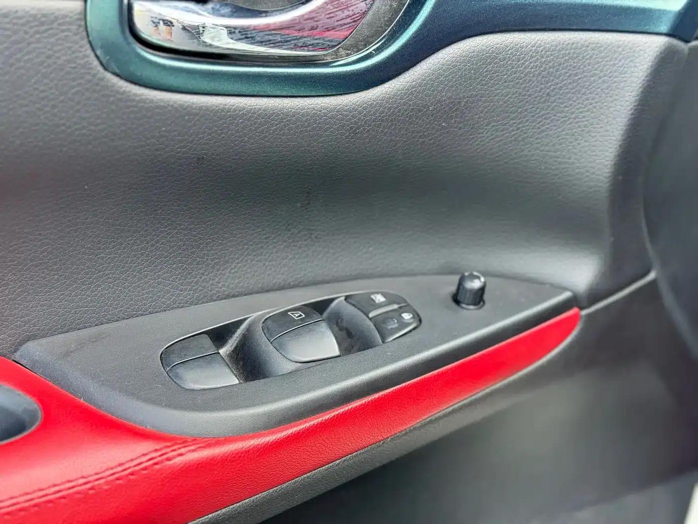 2011 Tiida 1.6T Manual Dynamic Edition — миниатюра 14