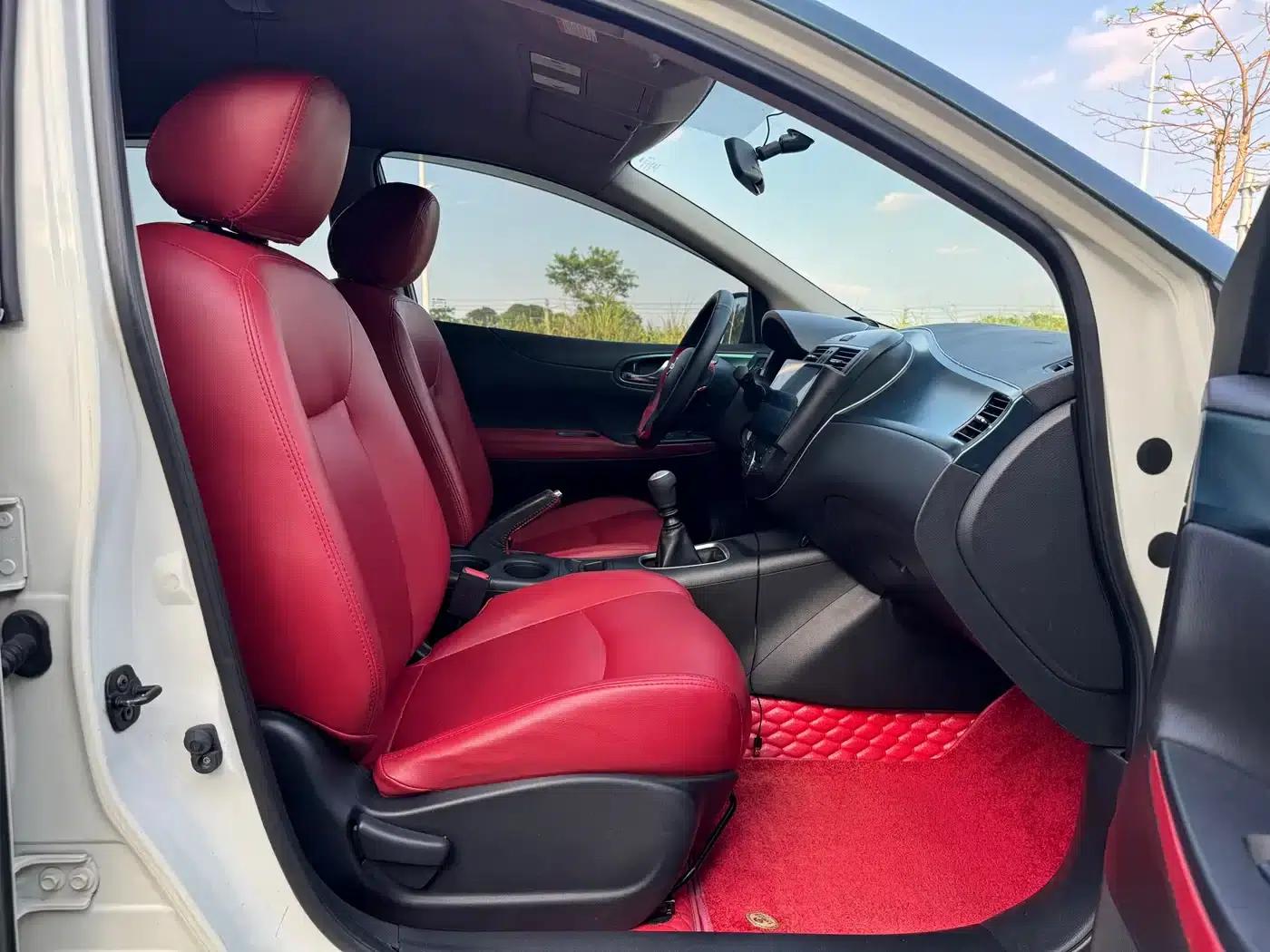 2011 Tiida 1.6T Manual Dynamic Edition — миниатюра 6