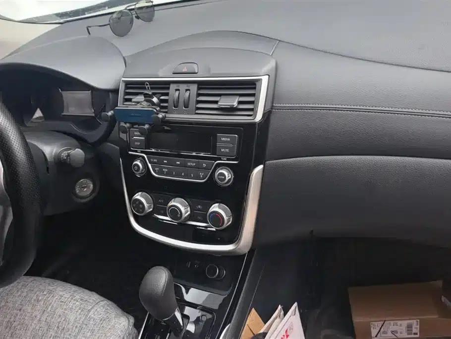 2021 Tiida 1.6L CVT Sport Edition — миниатюра 13