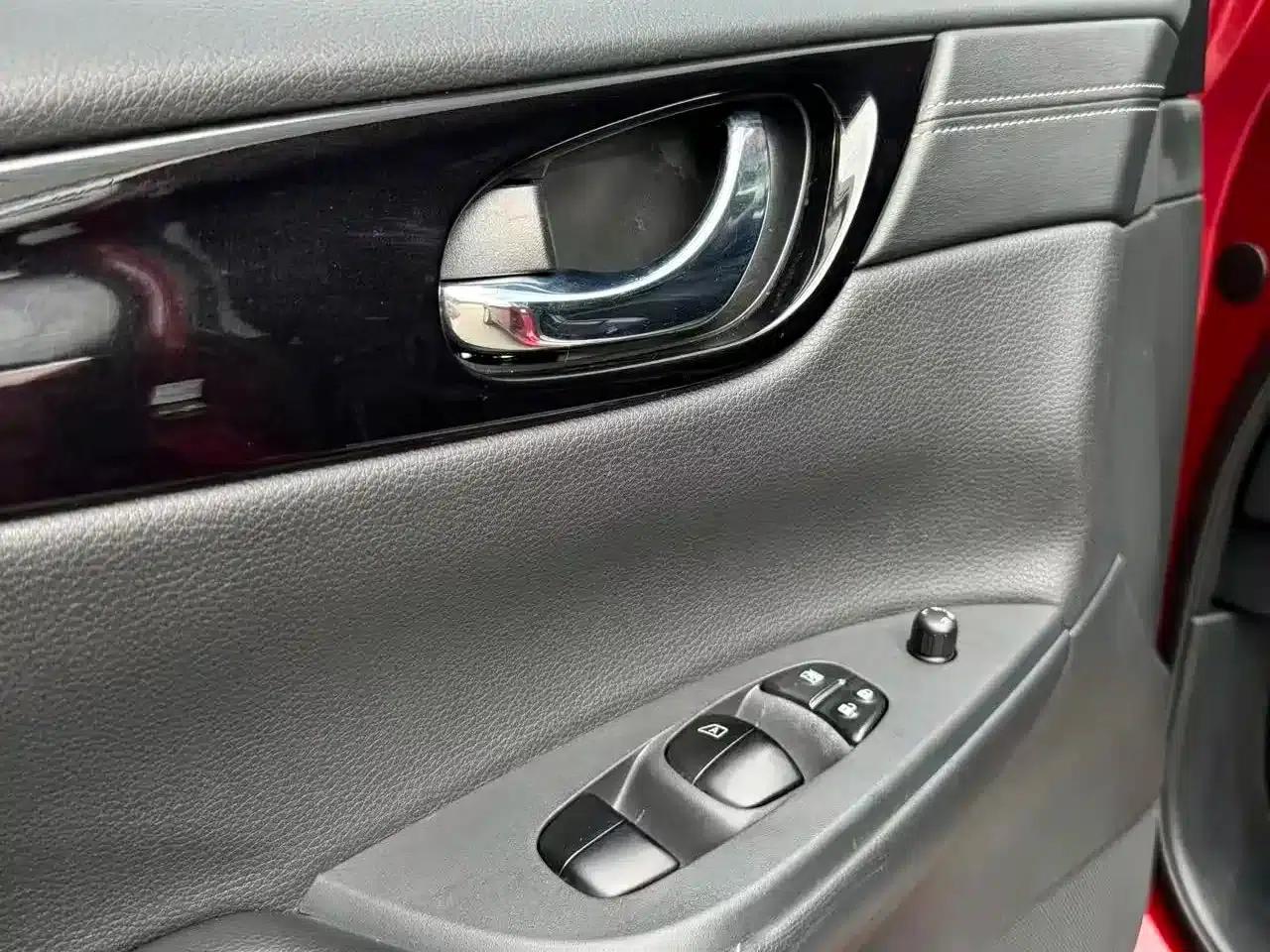 2016 Tiida 1.6L CVT Sport Edition — миниатюра 16