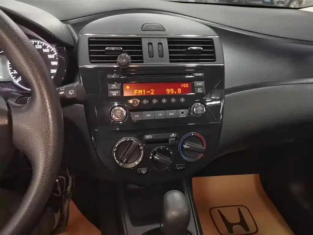 2011 Tiida 1.6L CVT Comfort Model — миниатюра 13