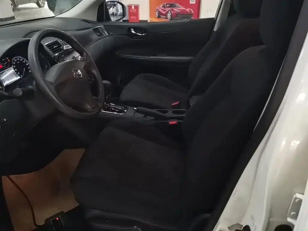 2011 Tiida 1.6L CVT Comfort Model — миниатюра 15