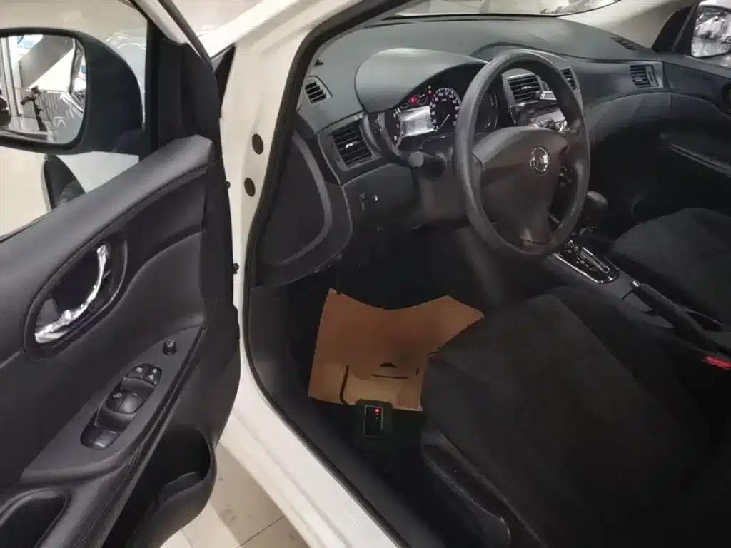 2011 Tiida 1.6L CVT Comfort Model — миниатюра 16