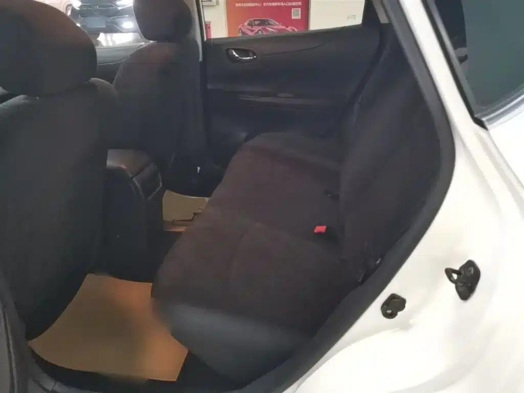 2011 Tiida 1.6L CVT Comfort Model — миниатюра 17