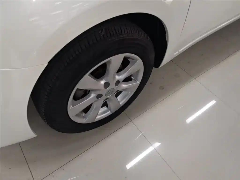 2011 Tiida 1.6L CVT Comfort Model — миниатюра 23