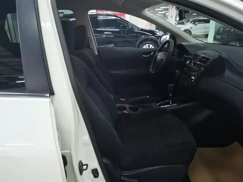 2011 Tiida 1.6L CVT Comfort Model — миниатюра 25