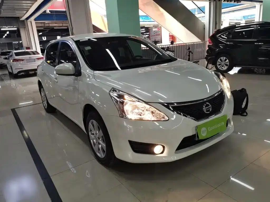 2011 Tiida 1.6L CVT Comfort Model — миниатюра 4