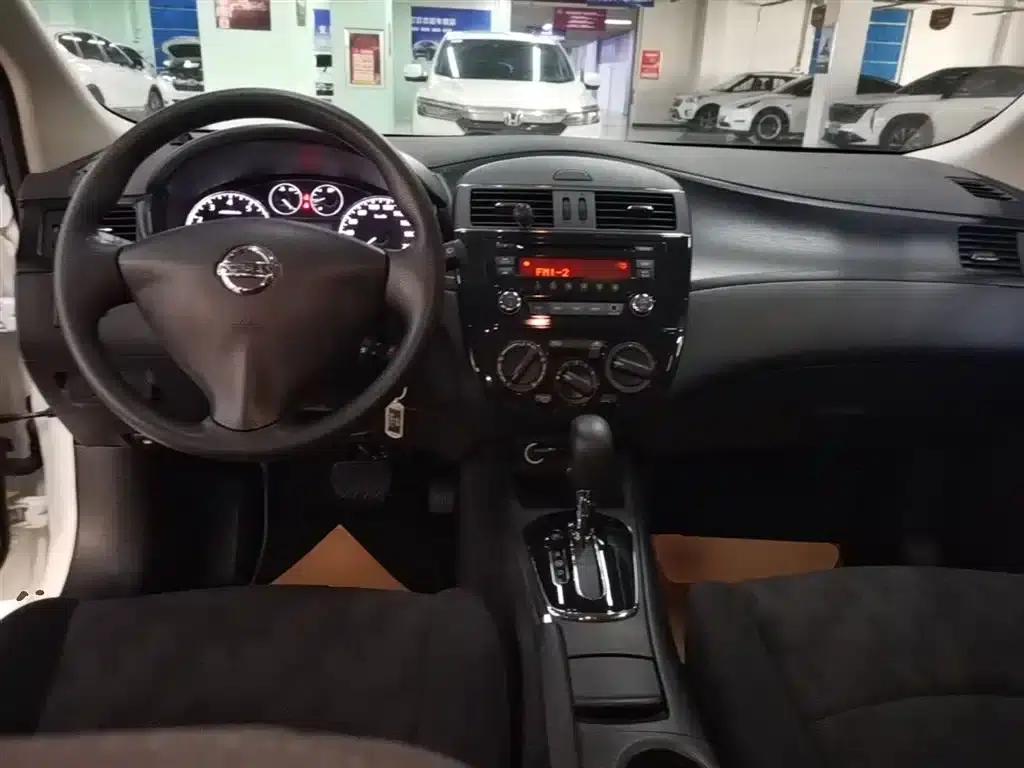 2011 Tiida 1.6L CVT Comfort Model — миниатюра 10