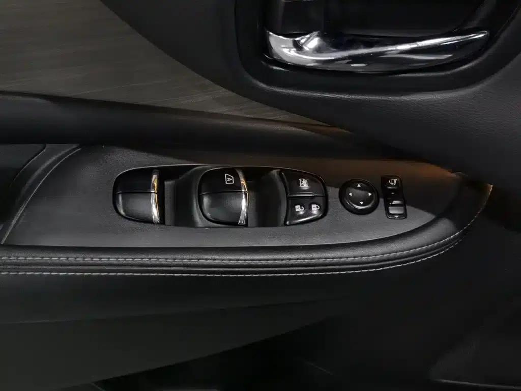 Nissan Murano 2015 2.5 S/C HEV XL 2WD Hybrid Premium Edition — миниатюра 9