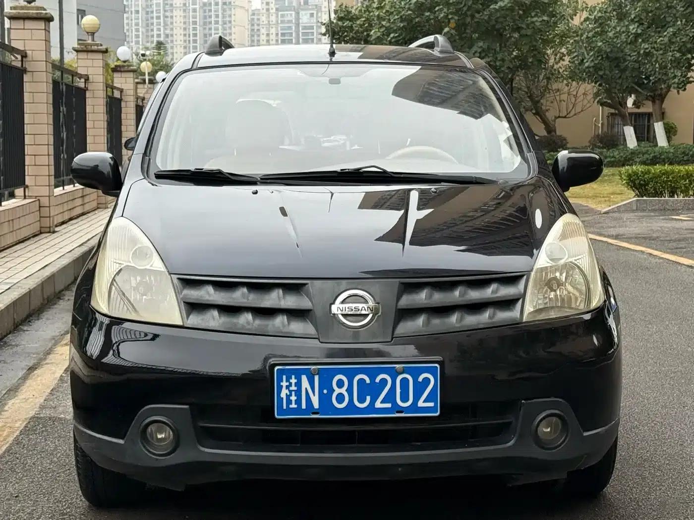 Nissan Livina 2010 Sporty Edition 1.6L Manual Intelligent — миниатюра 2