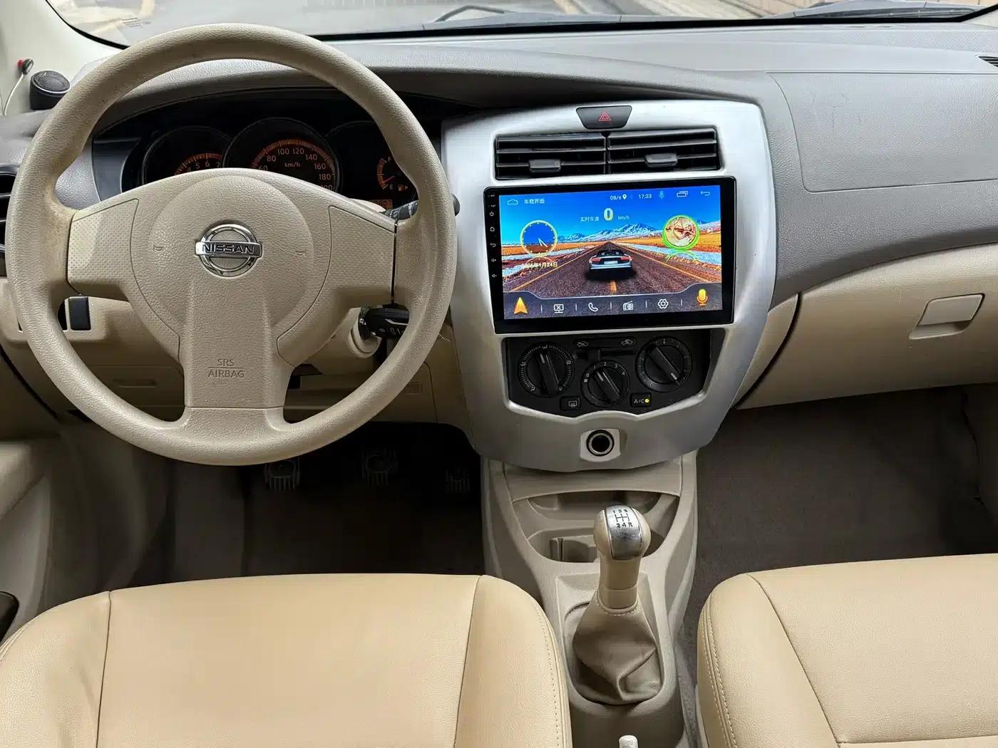 Nissan Livina 2010 Sporty Edition 1.6L Manual Intelligent — миниатюра 6
