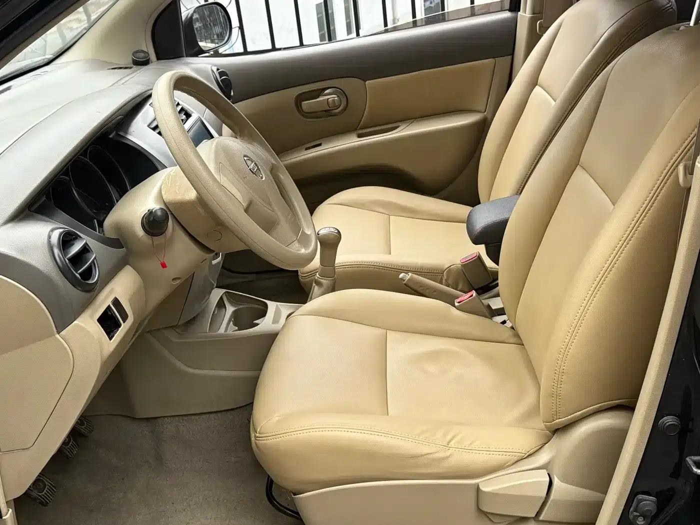 Nissan Livina 2010 Sporty Edition 1.6L Manual Intelligent — миниатюра 7