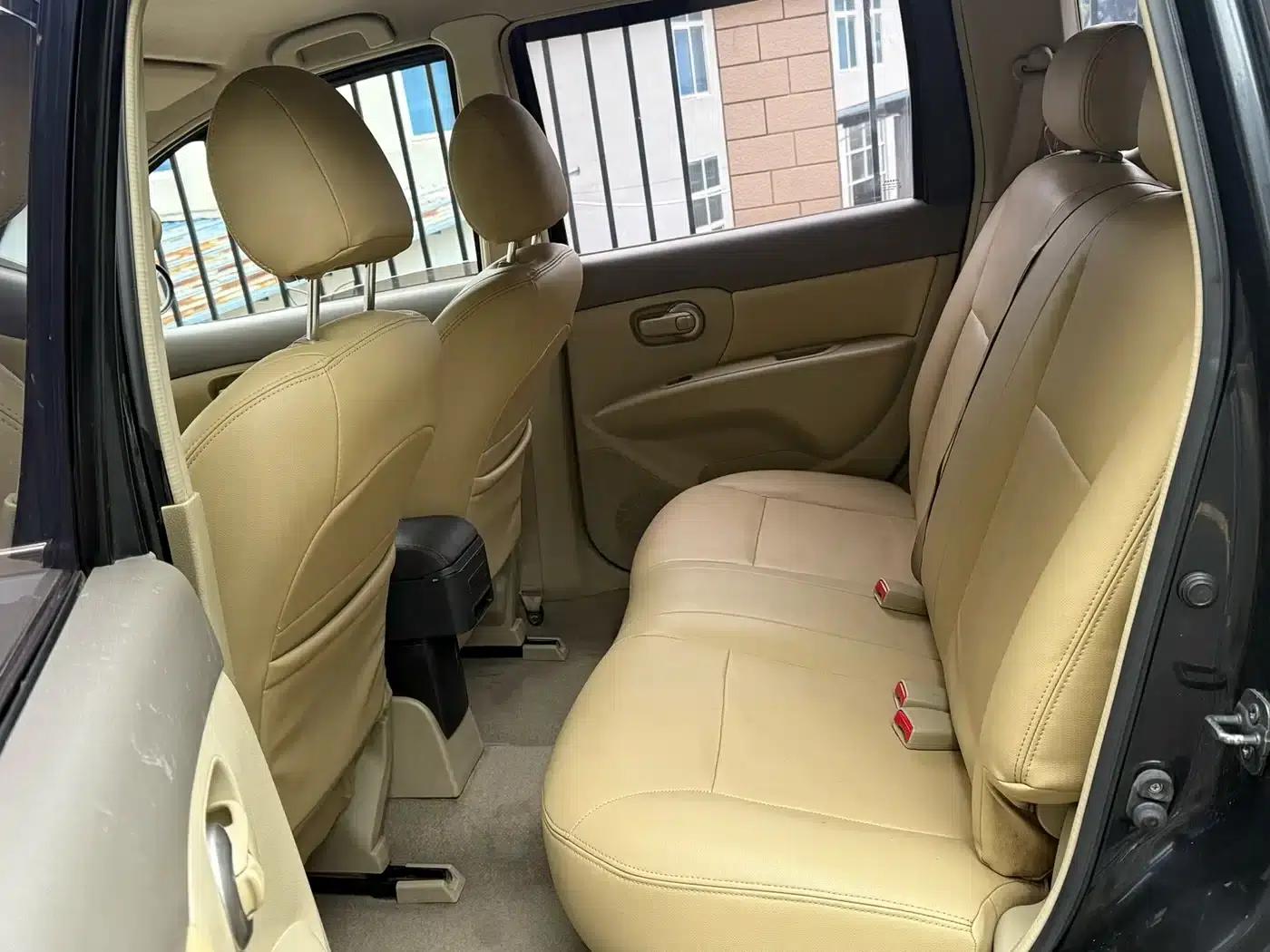 Nissan Livina 2010 Sporty Edition 1.6L Manual Intelligent — миниатюра 9