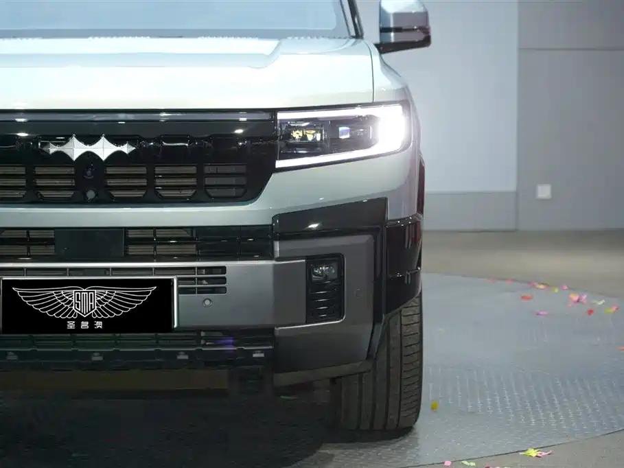 Leopard 8 2025 Smart & Brave Flagship Edition 6-seater — миниатюра 4