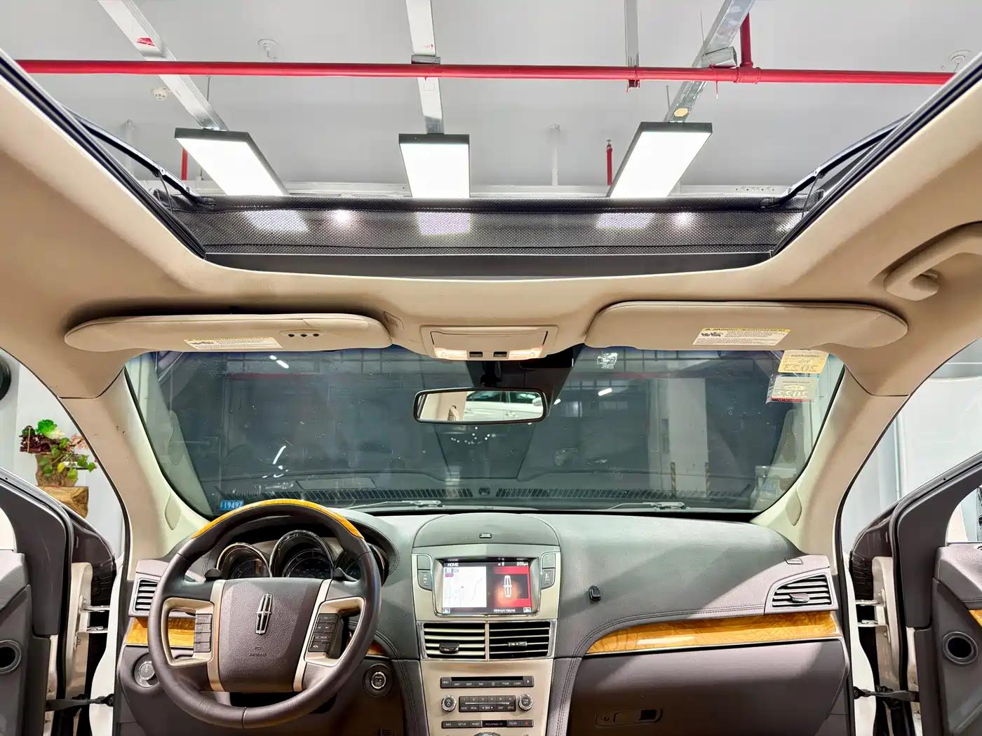 2010 Lincoln MKT 3.5T EcoBoost AWD — миниатюра 16