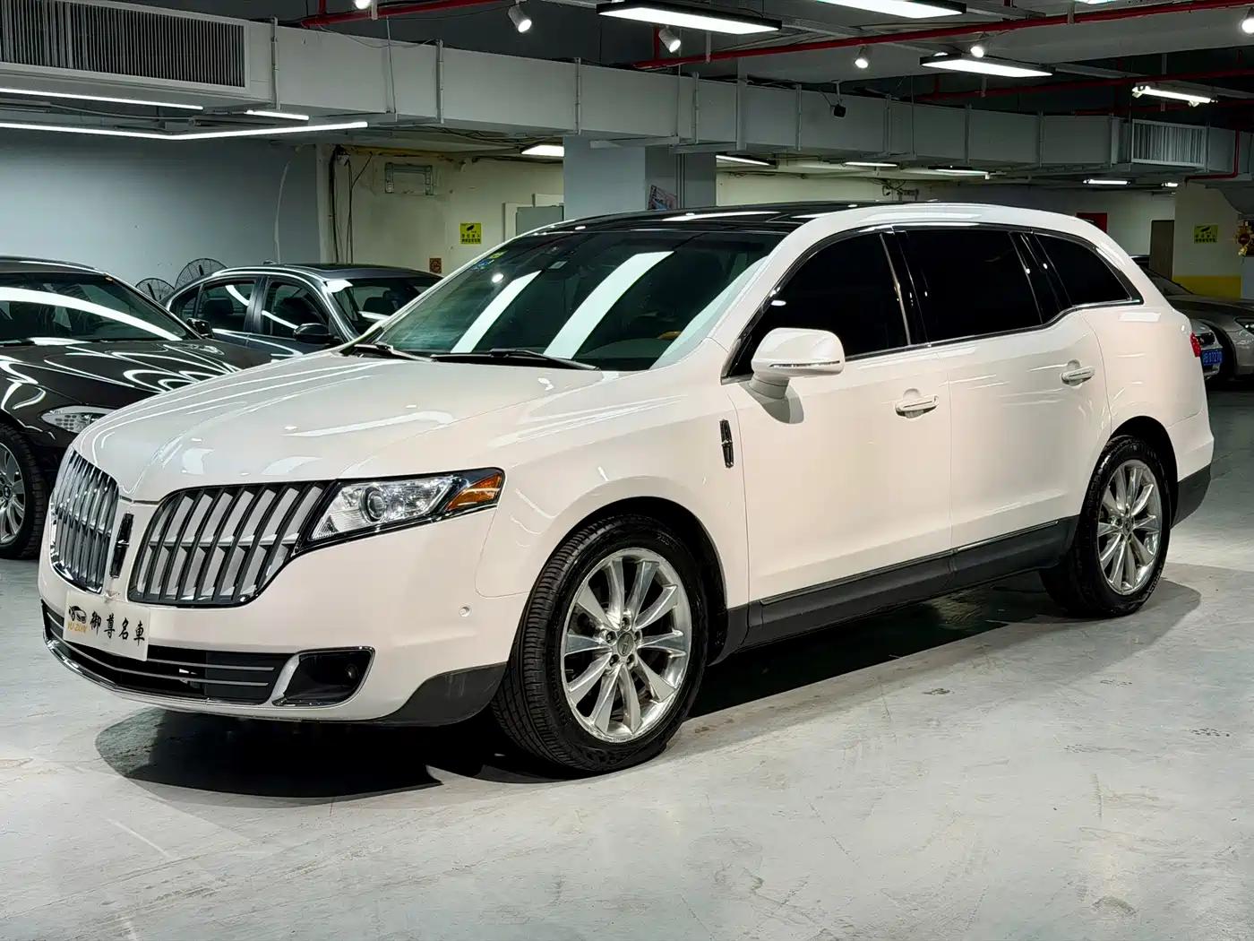 2010 Lincoln MKT 3.5T EcoBoost AWD — миниатюра 1