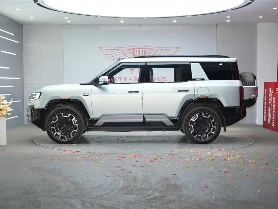 Leopard 8 2025 Smart & Brave Flagship Edition 6-seater — миниатюра 2