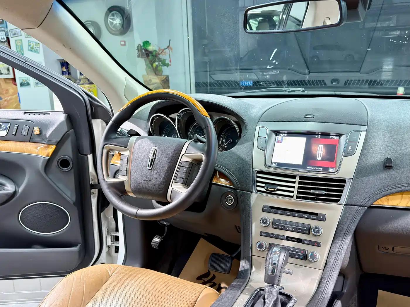 2010 Lincoln MKT 3.5T EcoBoost AWD — миниатюра 17