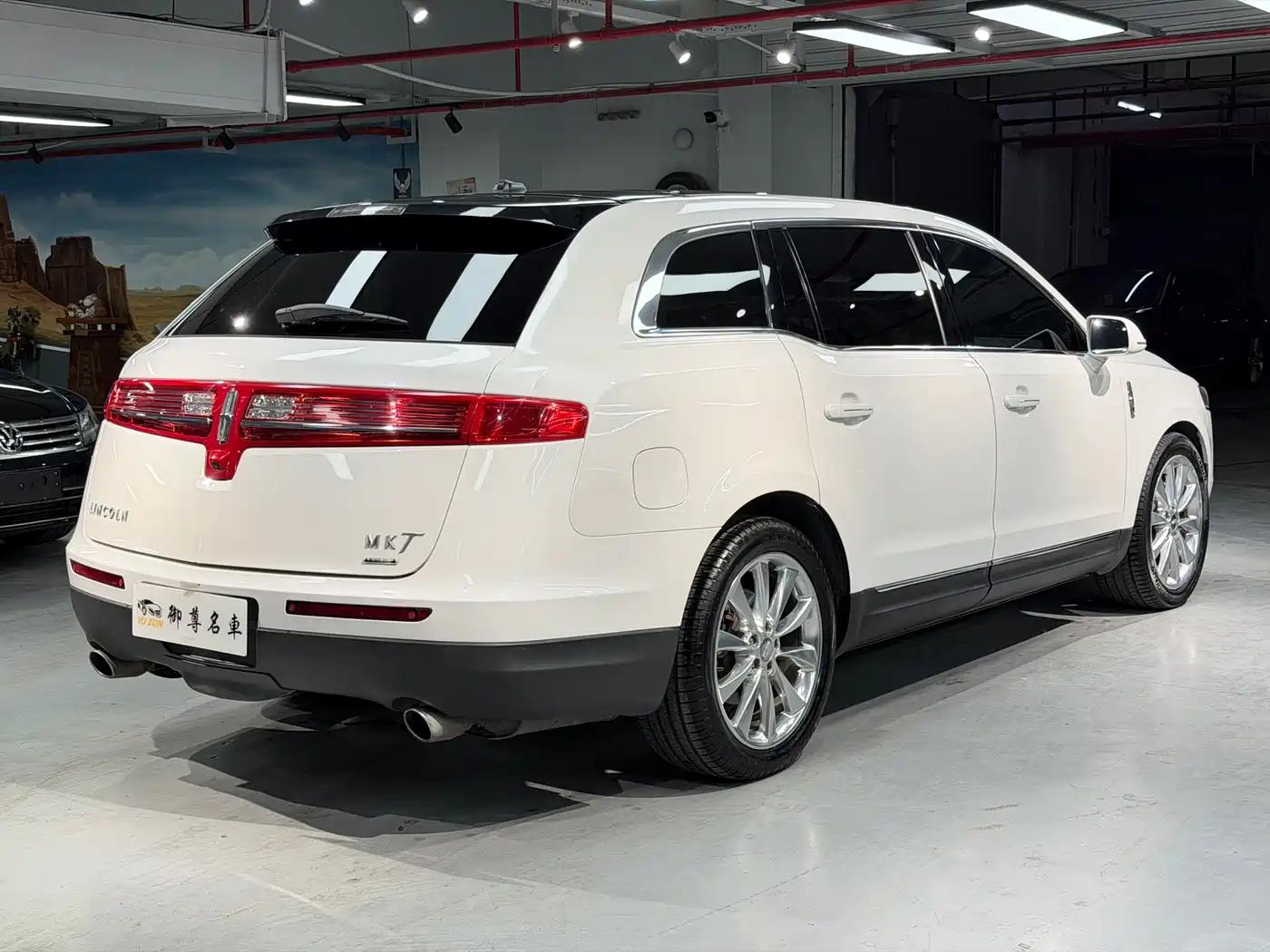 2010 Lincoln MKT 3.5T EcoBoost AWD — миниатюра 7