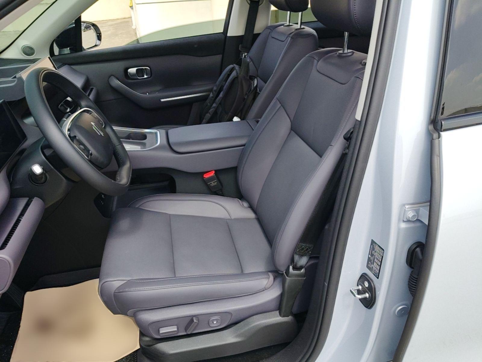 Leapmotor C16 2026 All-Electric 630 LiDAR Zhizun Edition 6 Seats — миниатюра 18