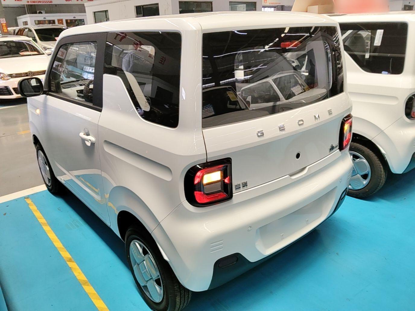 Geely Galaxy Panda 2024 Panda Mini 200km Endurance Bear — миниатюра 4