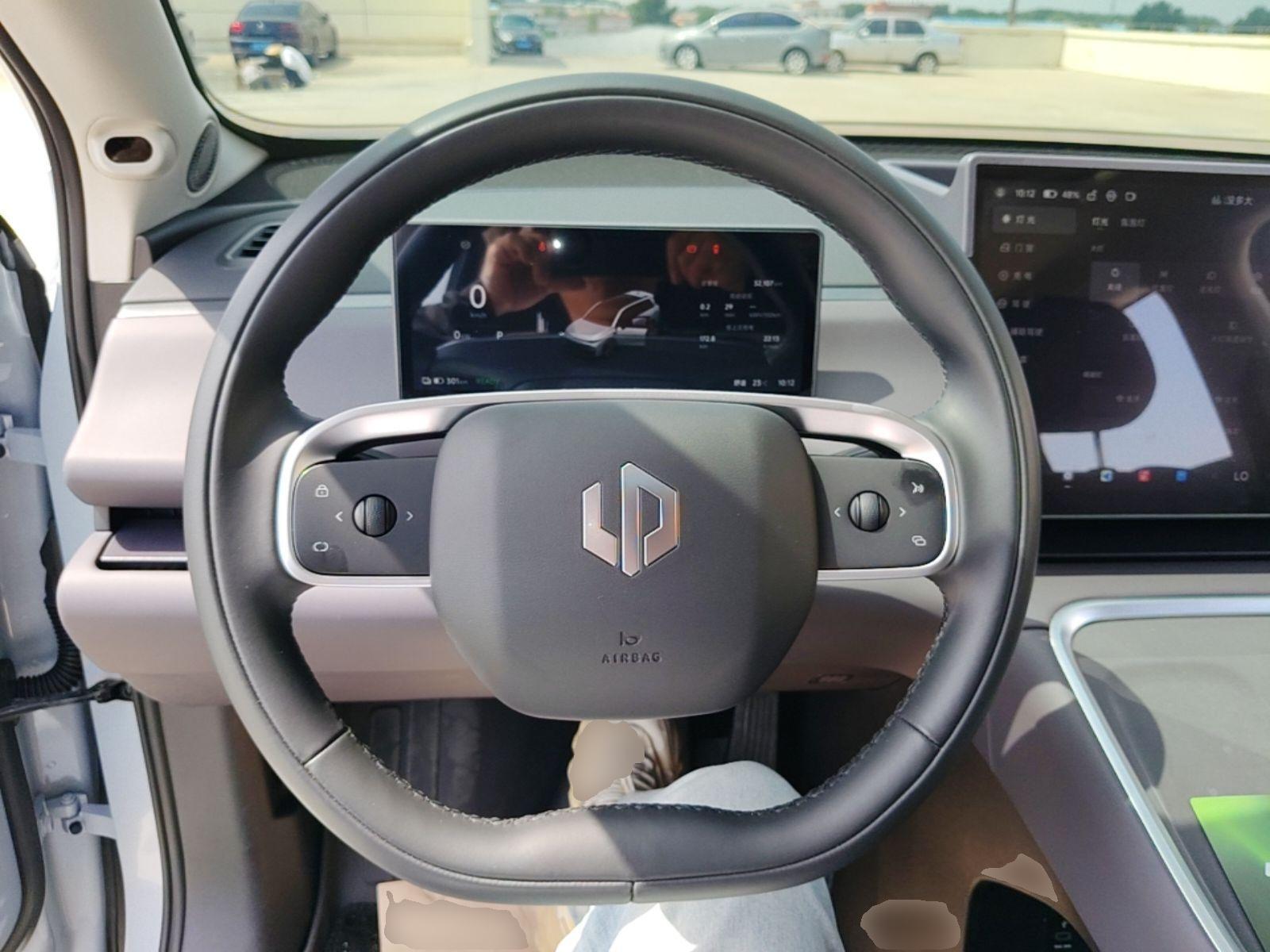 Leapmotor C16 2026 All-Electric 630 LiDAR Zhizun Edition 6 Seats — миниатюра 14